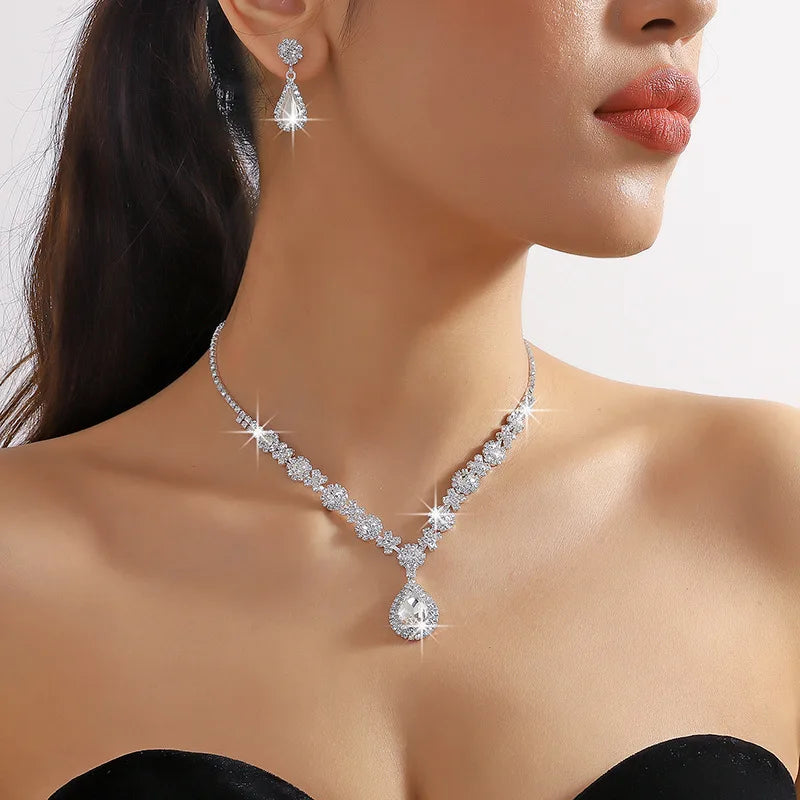 Conjunto Crystal Glow – Colar & Brincos